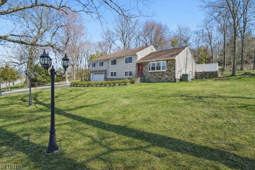 320 Beaufort Ave, Livingston Twp., NJ 07039