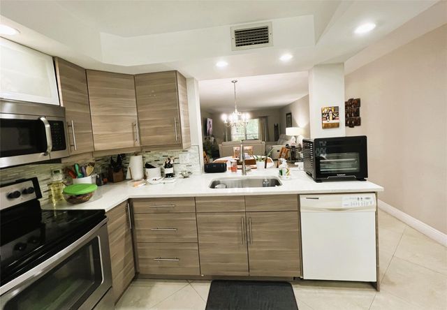 3001 Portofino Isle E-2, Coconut Creek, FL 33066