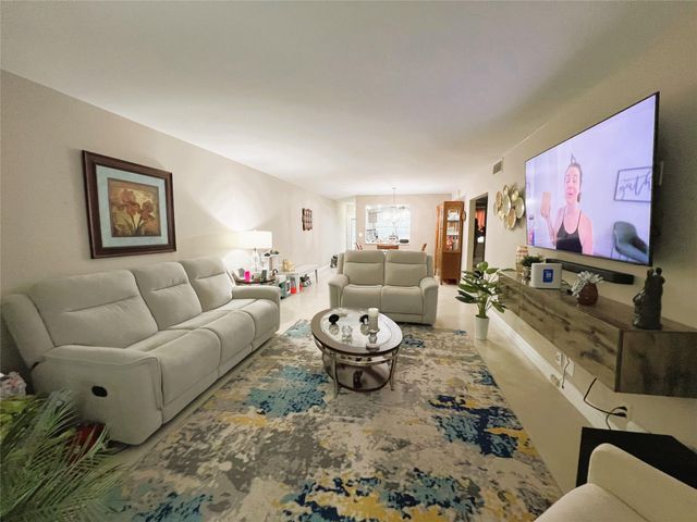 3001 Portofino Isle E-2, Coconut Creek, FL 33066