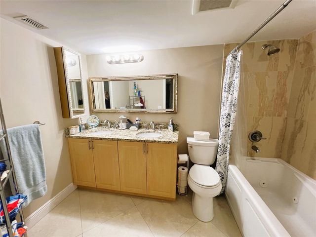 3001 Portofino Isle E-2, Coconut Creek, FL 33066