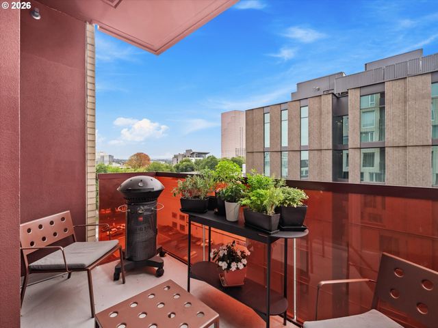 937 Nw GLISAN St 937, Portland, OR 97209