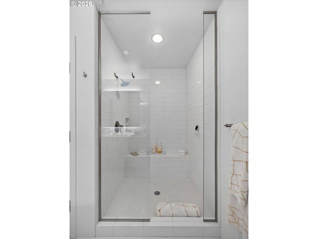 937 Nw GLISAN St 937, Portland, OR 97209
