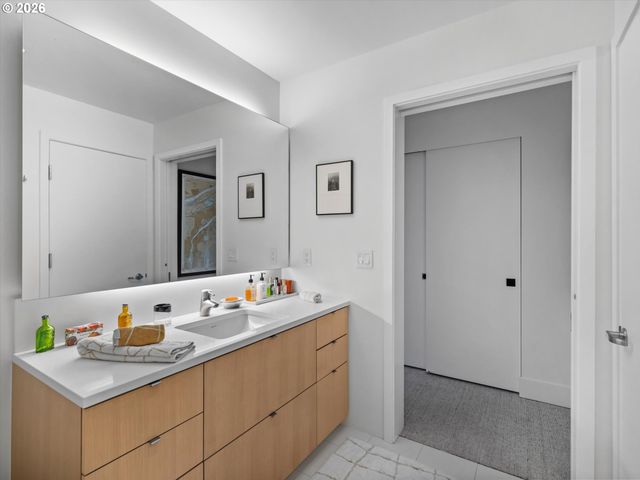 937 Nw GLISAN St 937, Portland, OR 97209