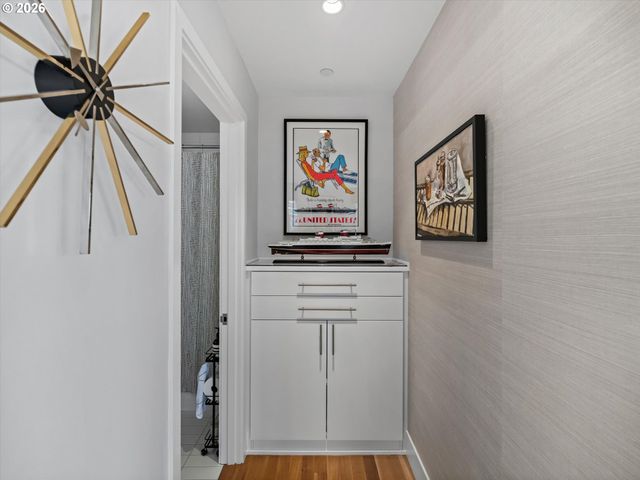 937 Nw GLISAN St 937, Portland, OR 97209