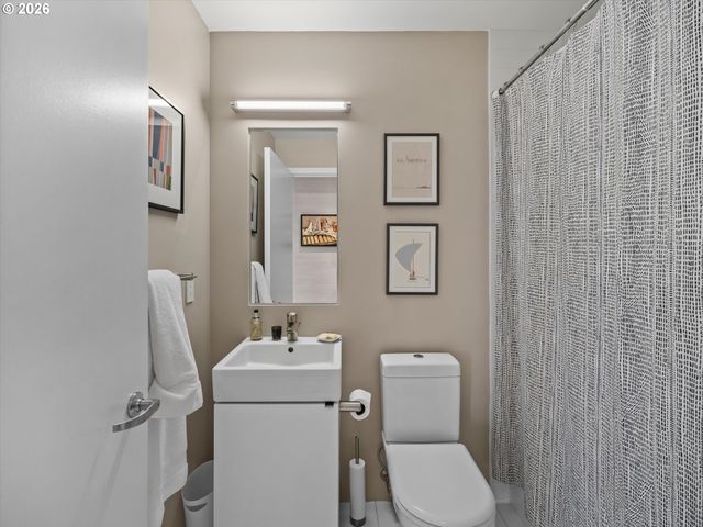 937 Nw GLISAN St 937, Portland, OR 97209