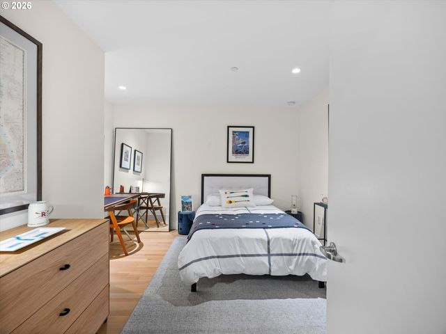 937 Nw GLISAN St 937, Portland, OR 97209