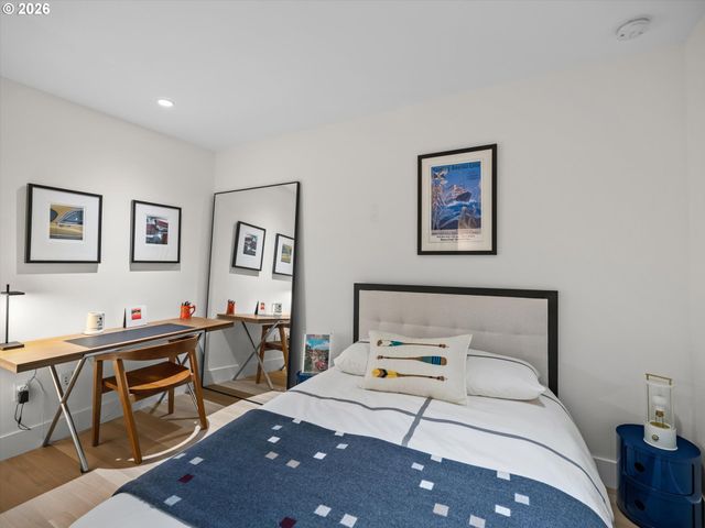 937 Nw GLISAN St 937, Portland, OR 97209