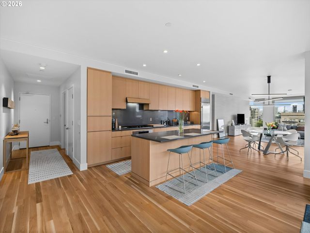 937 Nw GLISAN St 937, Portland, OR 97209