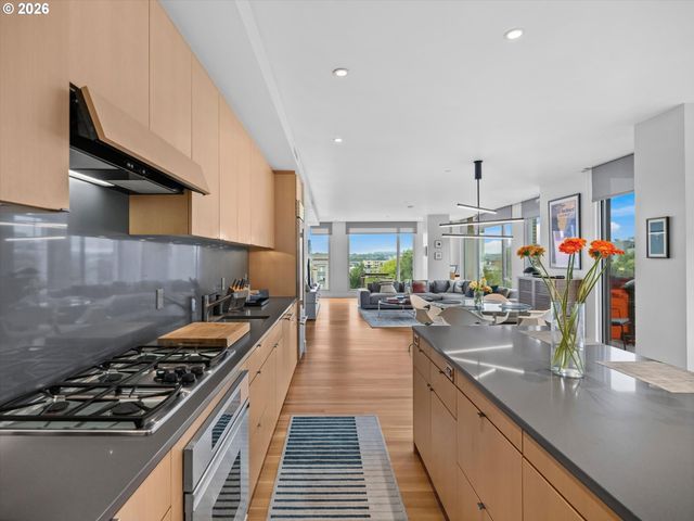 937 Nw GLISAN St 937, Portland, OR 97209