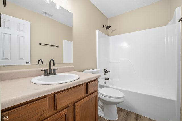 4038 Gray Arbor Way, Indianapolis, IN 46237