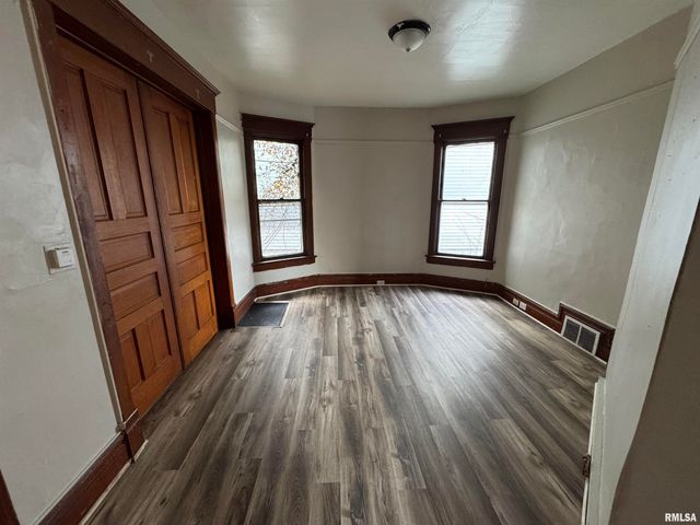 1827 N PEORIA Avenue, Peoria, IL 61603