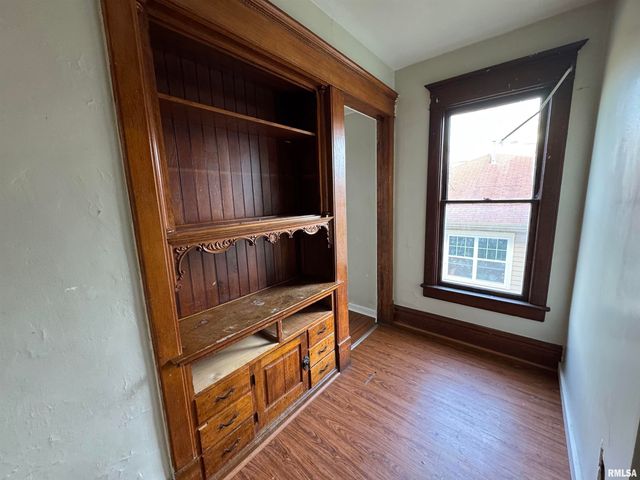 1827 N PEORIA Avenue, Peoria, IL 61603