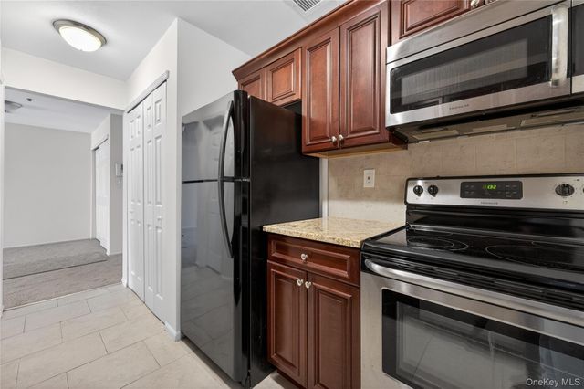 54 School Street 314, Westbury, NY 11590