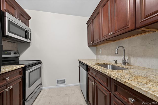 54 School Street 314, Westbury, NY 11590