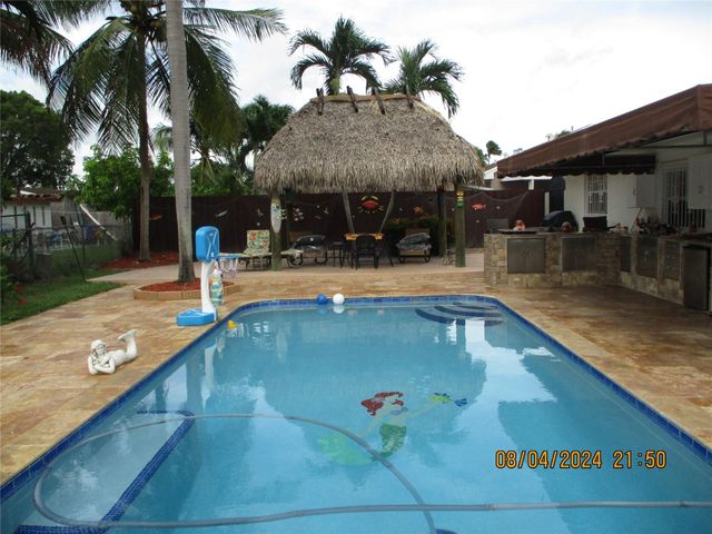 9330 NW 10th Street, Pembroke Pines, FL 33024