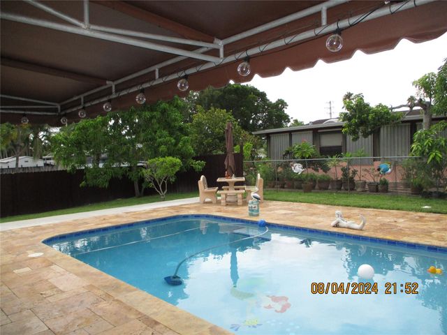 9330 NW 10th Street, Pembroke Pines, FL 33024