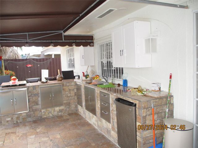 9330 NW 10th Street, Pembroke Pines, FL 33024