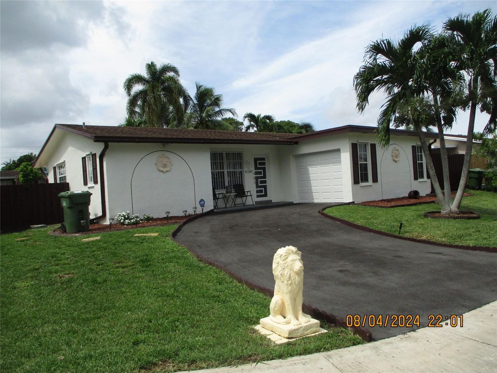 9330 NW 10th Street, Pembroke Pines, FL 33024