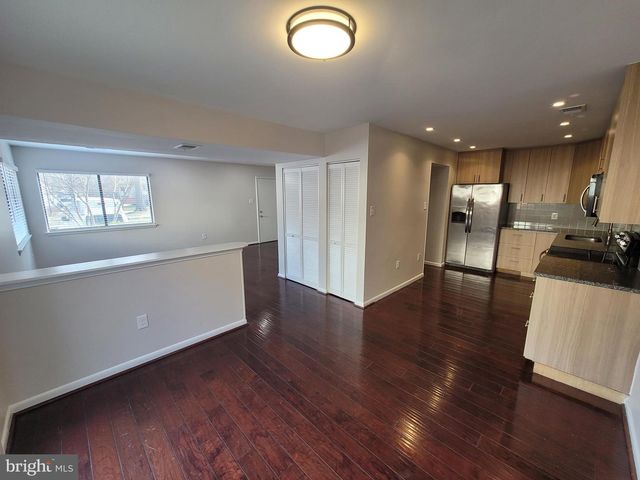 5674 OAK TANAGER CT, Burke, VA 22015