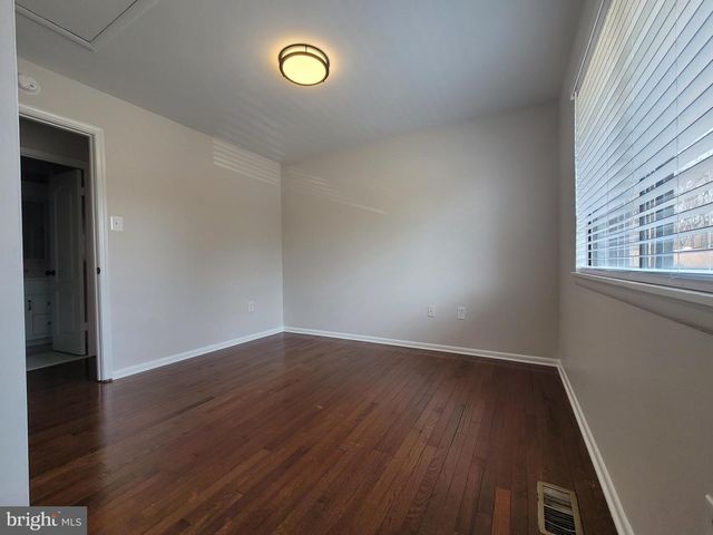 5674 OAK TANAGER CT, Burke, VA 22015