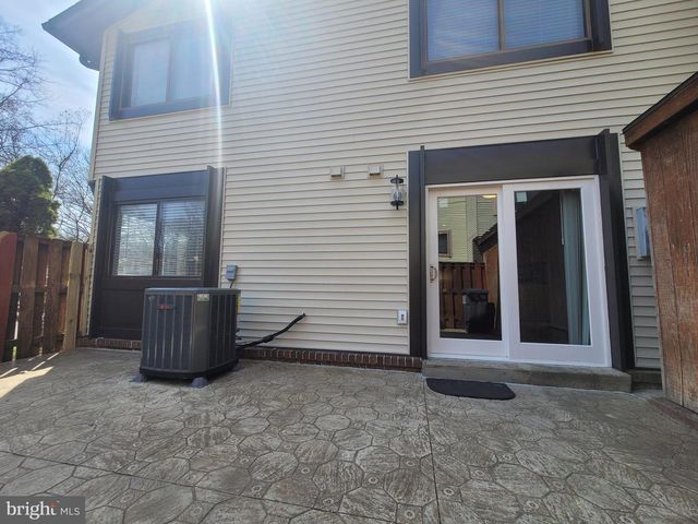 5674 OAK TANAGER CT, Burke, VA 22015