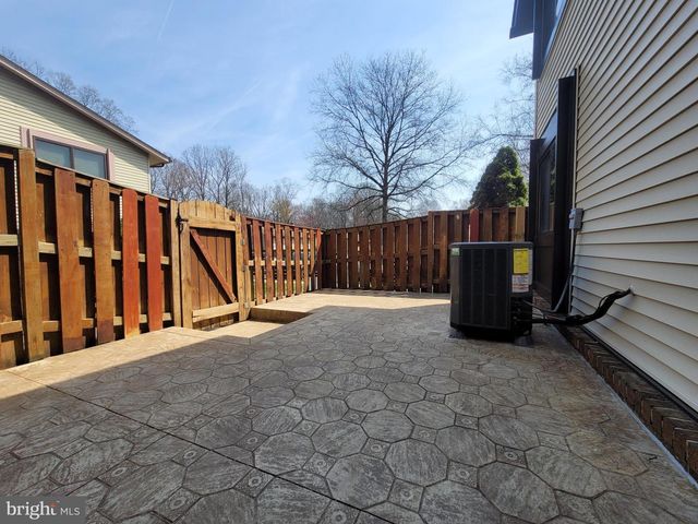 5674 OAK TANAGER CT, Burke, VA 22015