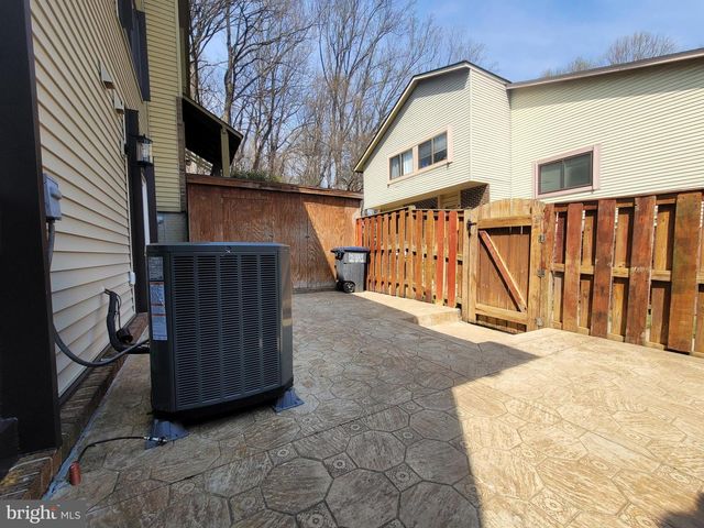 5674 OAK TANAGER CT, Burke, VA 22015