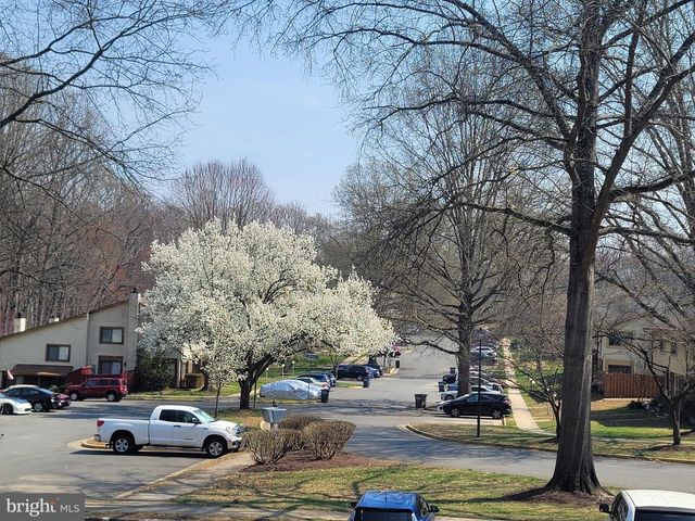 5674 OAK TANAGER CT, Burke, VA 22015