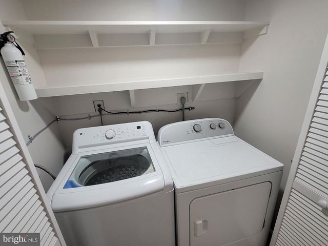 5674 OAK TANAGER CT, Burke, VA 22015