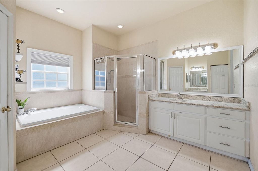 Image 22 of property listing at 1907 W MOHAWK AVENUE, Tampa, FL 33603