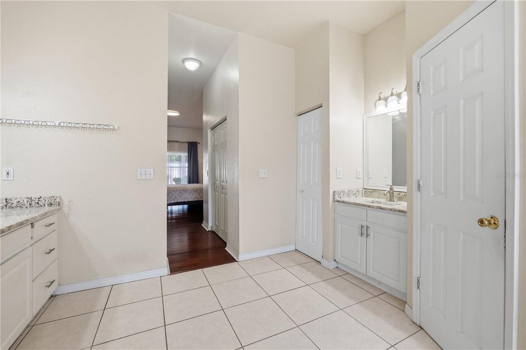 Image 24 of property listing at 1907 W MOHAWK AVENUE, Tampa, FL 33603