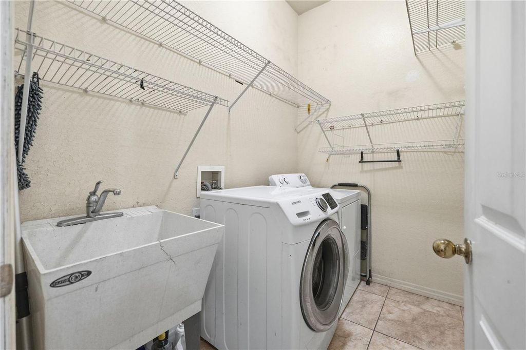 Image 28 of property listing at 1907 W MOHAWK AVENUE, Tampa, FL 33603