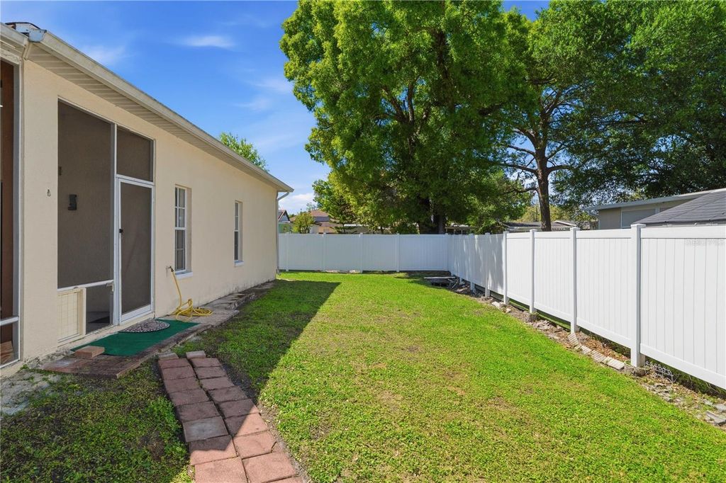 Image 33 of property listing at 1907 W MOHAWK AVENUE, Tampa, FL 33603