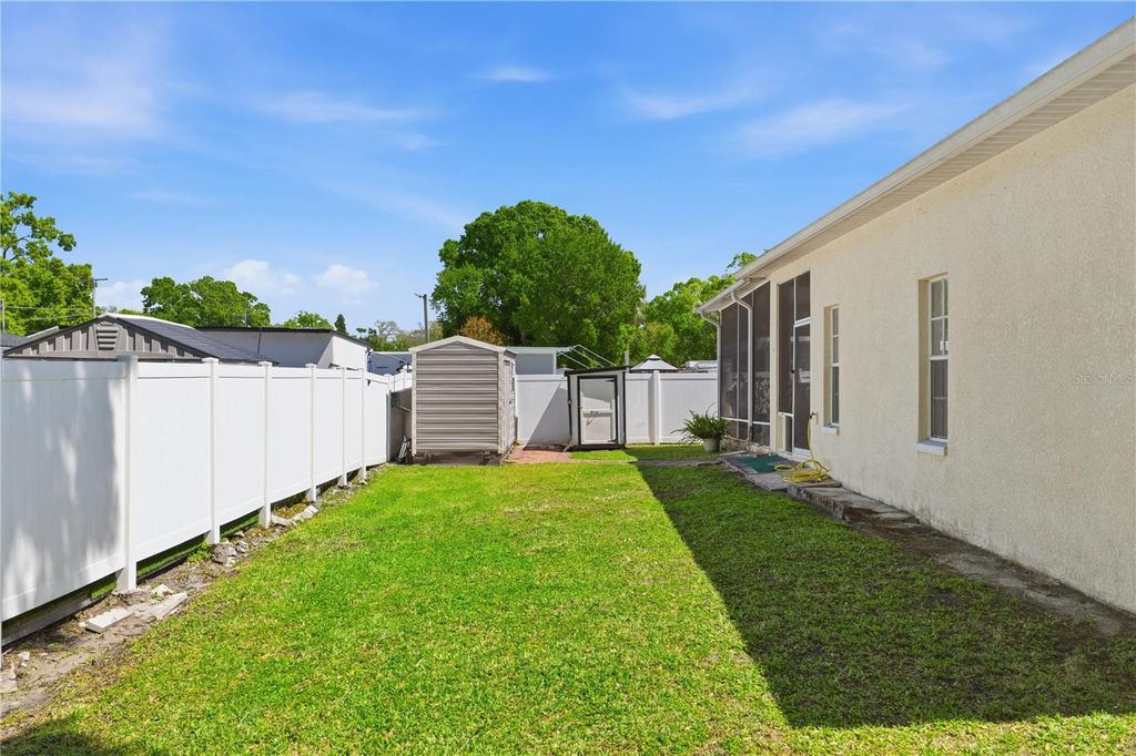 Image 35 of property listing at 1907 W MOHAWK AVENUE, Tampa, FL 33603