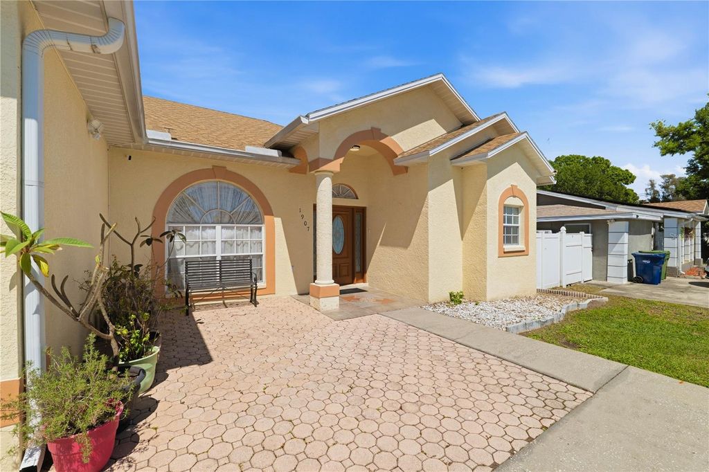 Image 38 of property listing at 1907 W MOHAWK AVENUE, Tampa, FL 33603