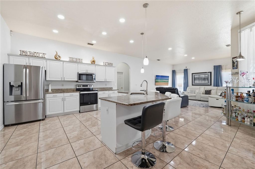 Image 5 of property listing at 1907 W MOHAWK AVENUE, Tampa, FL 33603