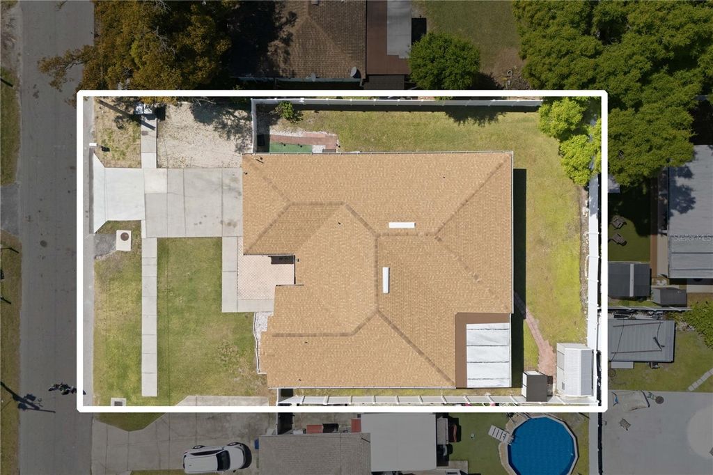 Image 42 of property listing at 1907 W MOHAWK AVENUE, Tampa, FL 33603