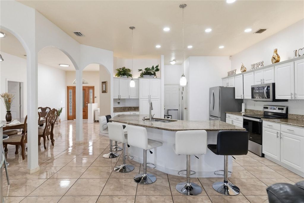 Image 6 of property listing at 1907 W MOHAWK AVENUE, Tampa, FL 33603