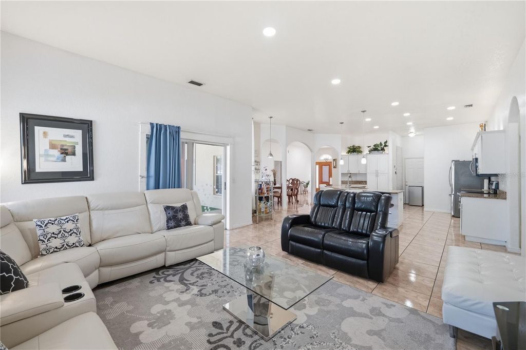 Image 10 of property listing at 1907 W MOHAWK AVENUE, Tampa, FL 33603