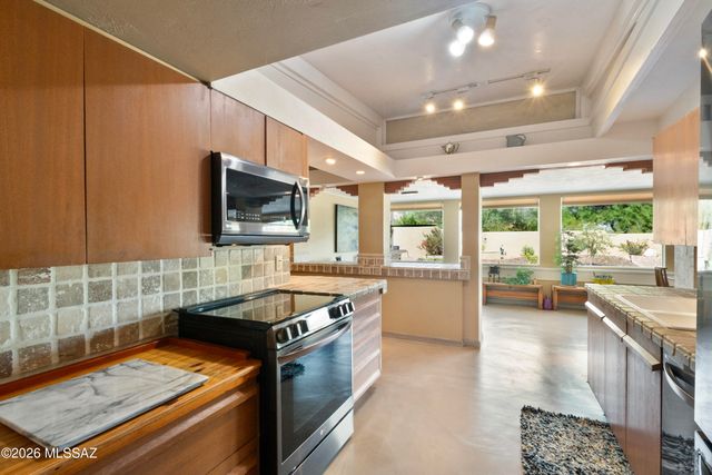 6010 N Canyon Drive, Tucson, AZ 85704