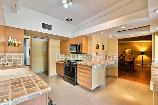 6010 N Canyon Drive, Tucson, AZ 85704