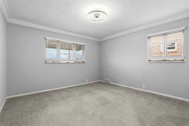 1013 El Rancho Dr, Green Tree, PA 15220