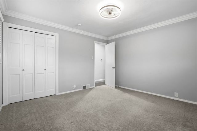 1013 El Rancho Dr, Green Tree, PA 15220