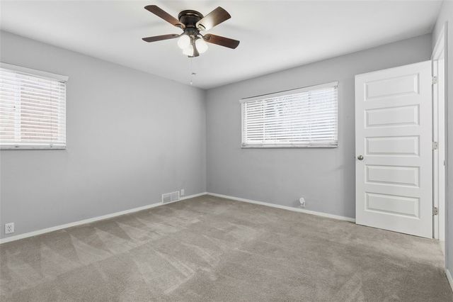 1013 El Rancho Dr, Green Tree, PA 15220