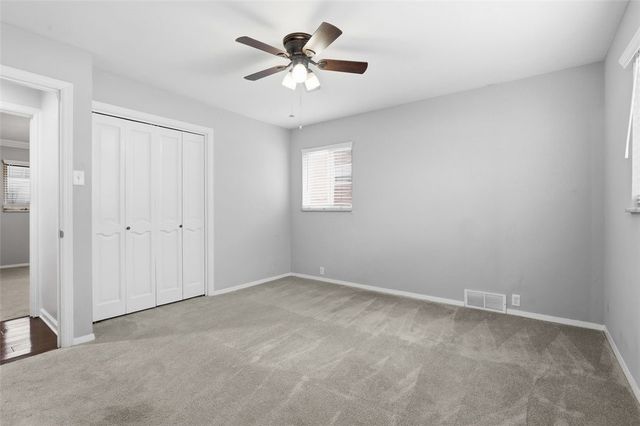 1013 El Rancho Dr, Green Tree, PA 15220