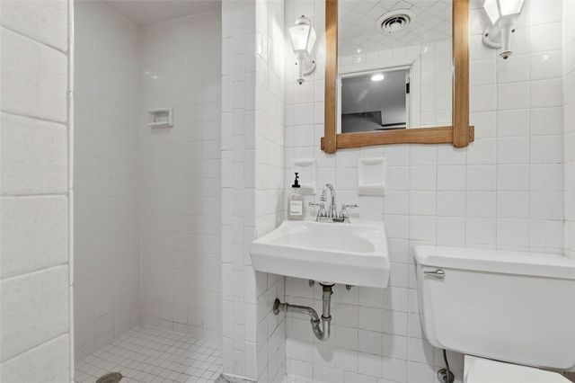 1013 El Rancho Dr, Green Tree, PA 15220