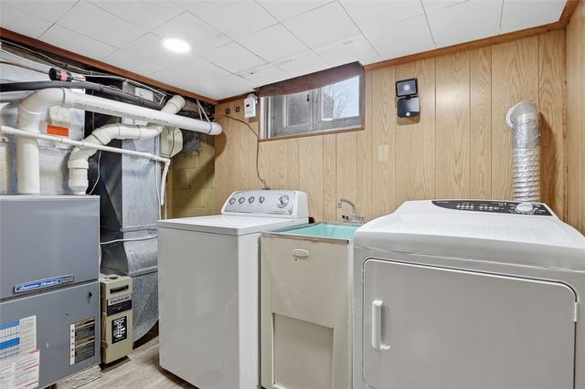 1013 El Rancho Dr, Green Tree, PA 15220