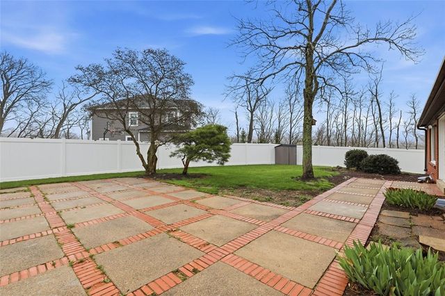 1013 El Rancho Dr, Green Tree, PA 15220