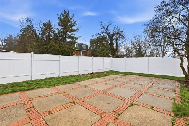 1013 El Rancho Dr, Green Tree, PA 15220