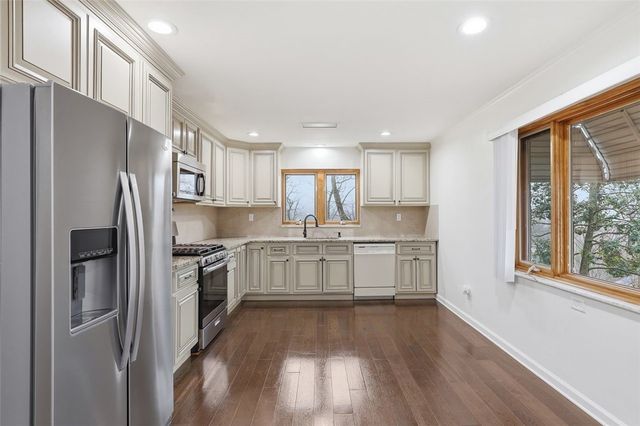 1013 El Rancho Dr, Green Tree, PA 15220